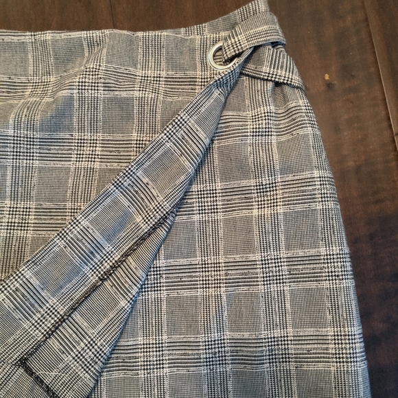 Cute Plaid Drape Skirt - Picture 2 of 8